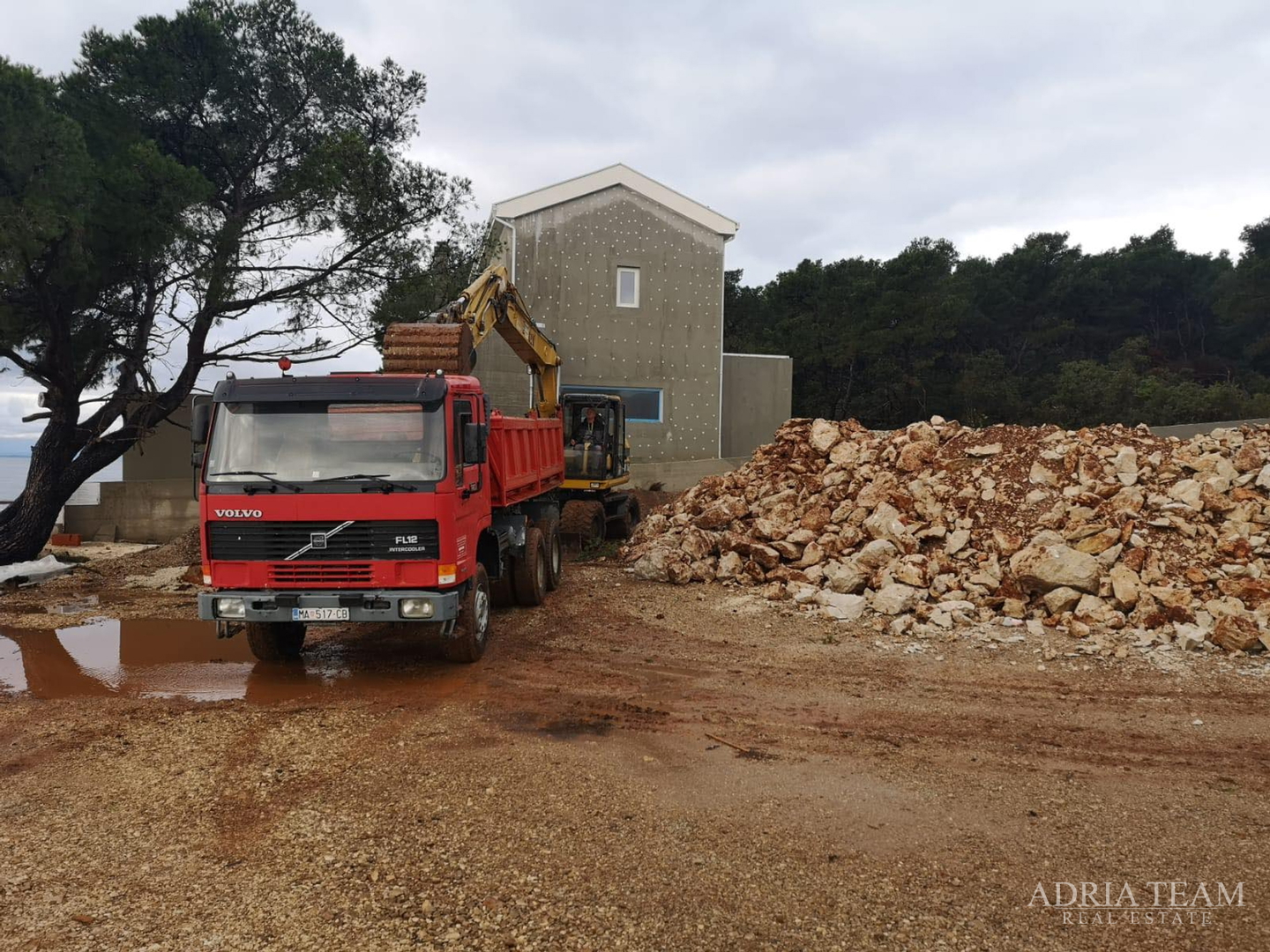 FENOMENALE GELEGENHEIT AN TOP-LAGE!! KOMPLEX AUS DREI OBJEKTEN, 10 M VOM MEER, HVAR - SUĆURAJ