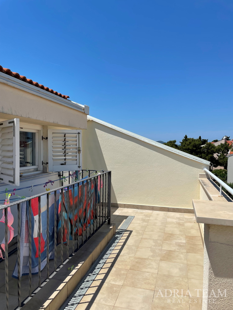 APARTMENT, 1ST ROW TO THE SEA, ON A BEAUTIFUL BEACH WITH BIG TERRACE - TURANJ