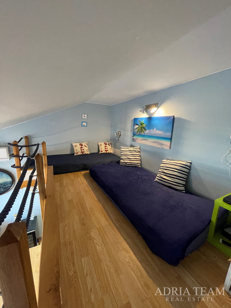 APARTMENT, 1ST ROW TO THE SEA, ON A BEAUTIFUL BEACH WITH BIG TERRACE - TURANJ
