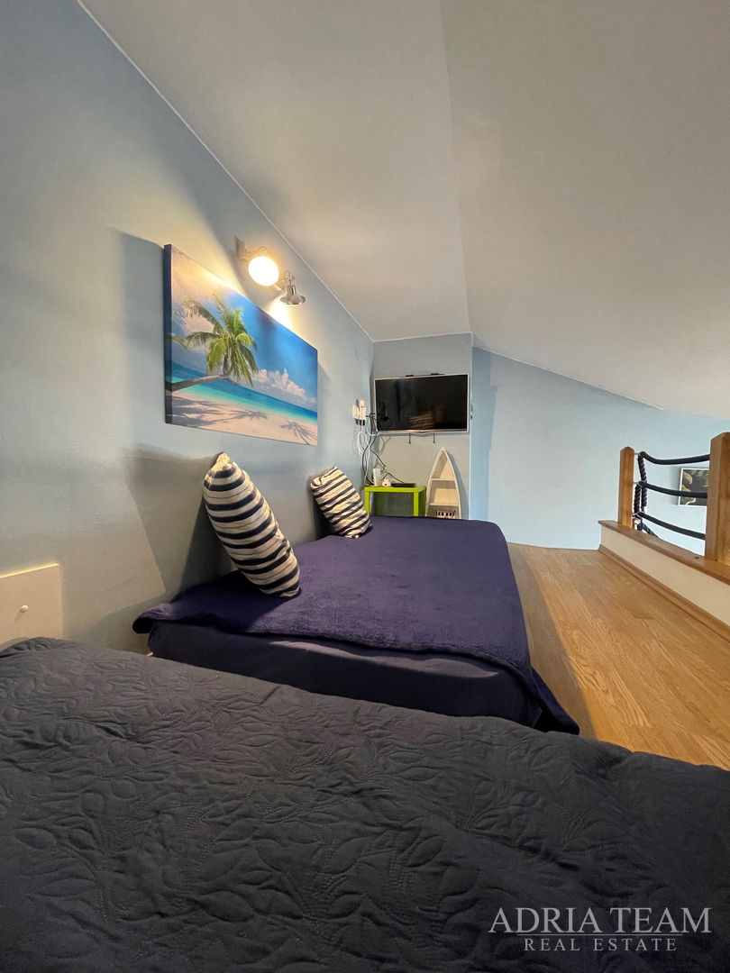 APARTMENT, 1ST ROW TO THE SEA, ON A BEAUTIFUL BEACH WITH BIG TERRACE - TURANJ