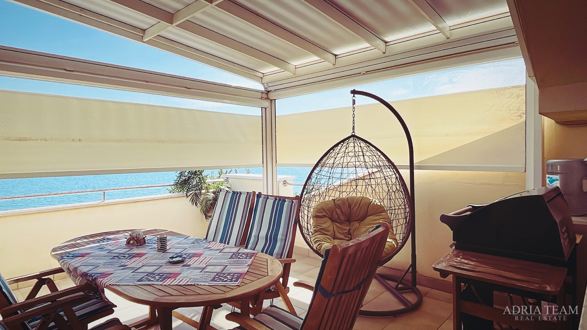 APARTMENT, 1ST ROW TO THE SEA, ON A BEAUTIFUL BEACH WITH BIG TERRACE - TURANJ