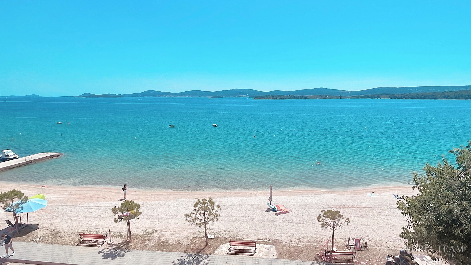 APARTMENT, 1ST ROW TO THE SEA, ON A BEAUTIFUL BEACH WITH BIG TERRACE - TURANJ