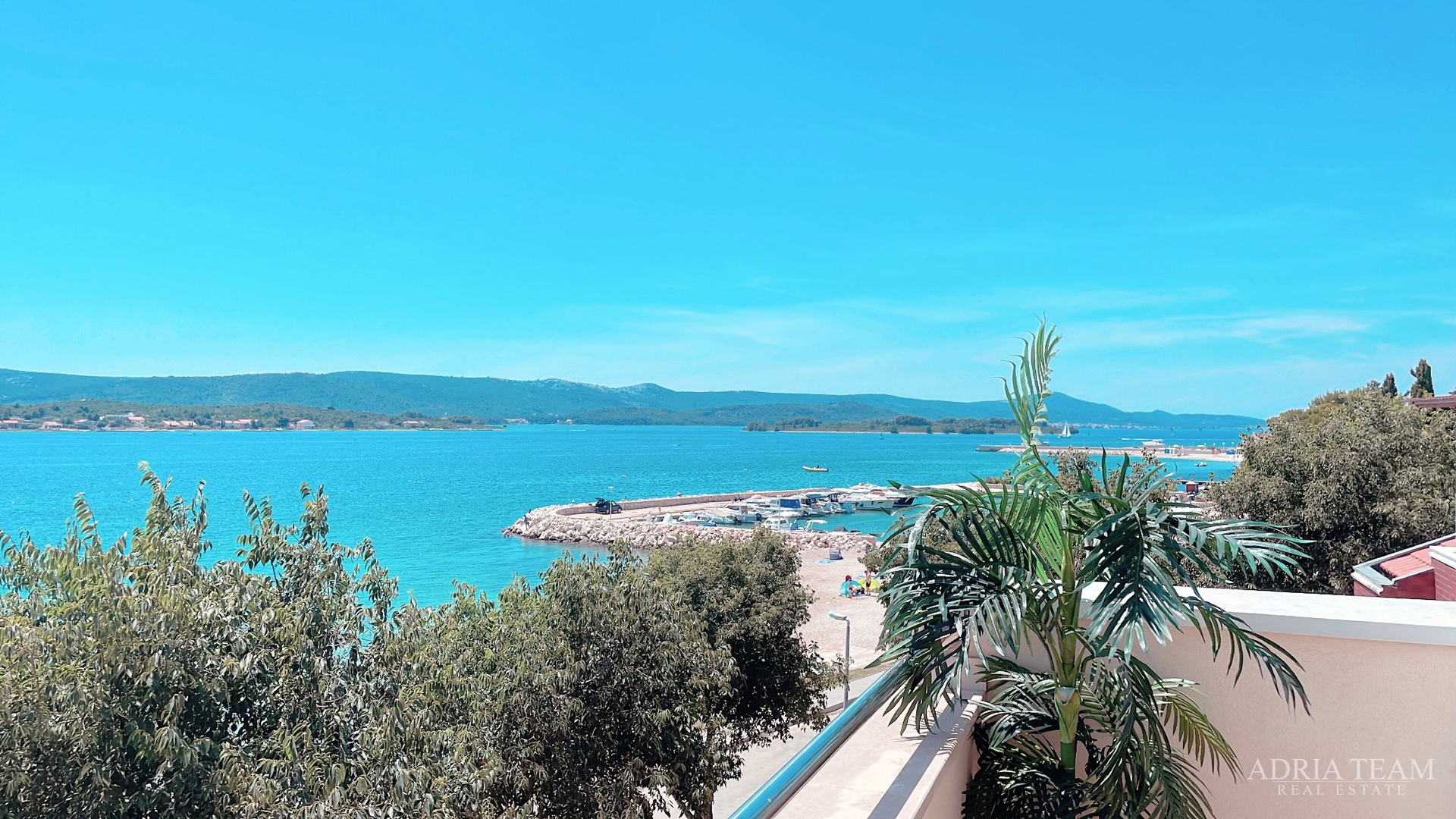 APARTMENT, 1ST ROW TO THE SEA, ON A BEAUTIFUL BEACH WITH BIG TERRACE - TURANJ