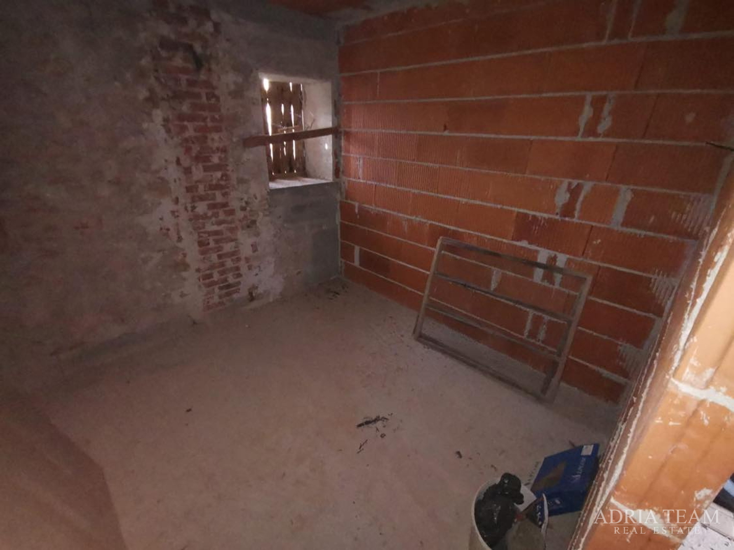 HOUSE WITH 3 APARTMENTS AND LARGE YARD - POLJANA, UGLJAN