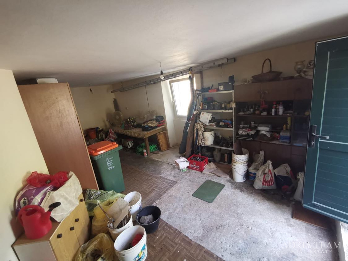 HOUSE WITH 3 APARTMENTS AND LARGE YARD - POLJANA, UGLJAN