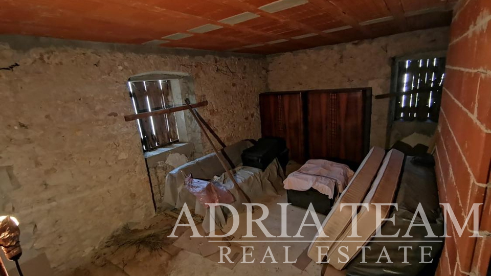 HOUSE WITH 3 APARTMENTS AND BIG INFIELD - POLJANA, UGLJAN