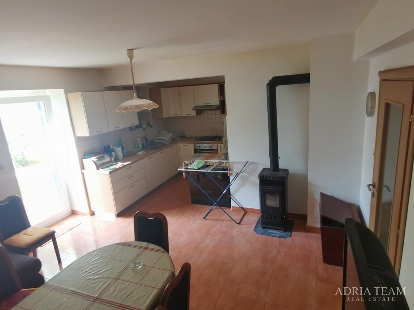 HOUSE WITH 3 APARTMENTS AND LARGE YARD - POLJANA, UGLJAN