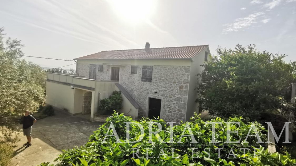 HOUSE WITH 3 APARTMENTS AND BIG INFIELD - POLJANA, UGLJAN