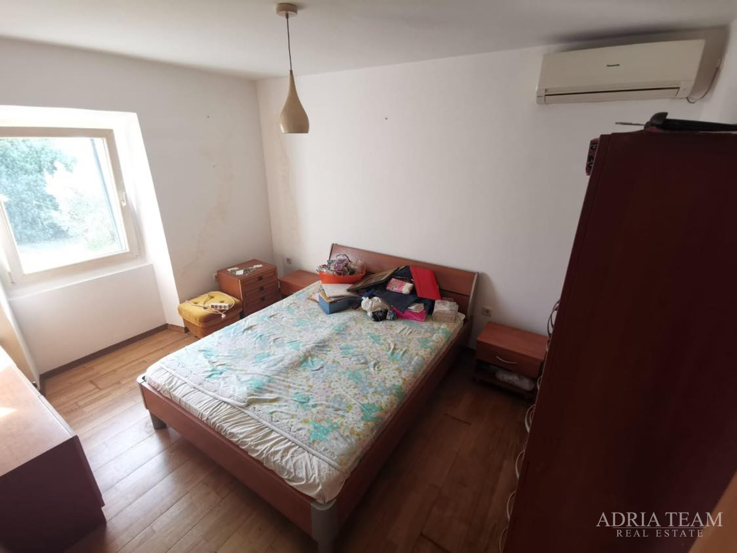 HOUSE WITH 3 APARTMENTS AND LARGE YARD - POLJANA, UGLJAN