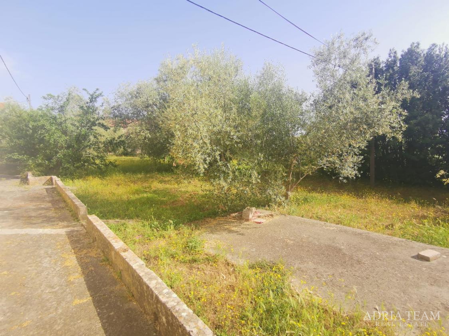 HOUSE WITH 3 APARTMENTS AND LARGE YARD - POLJANA, UGLJAN