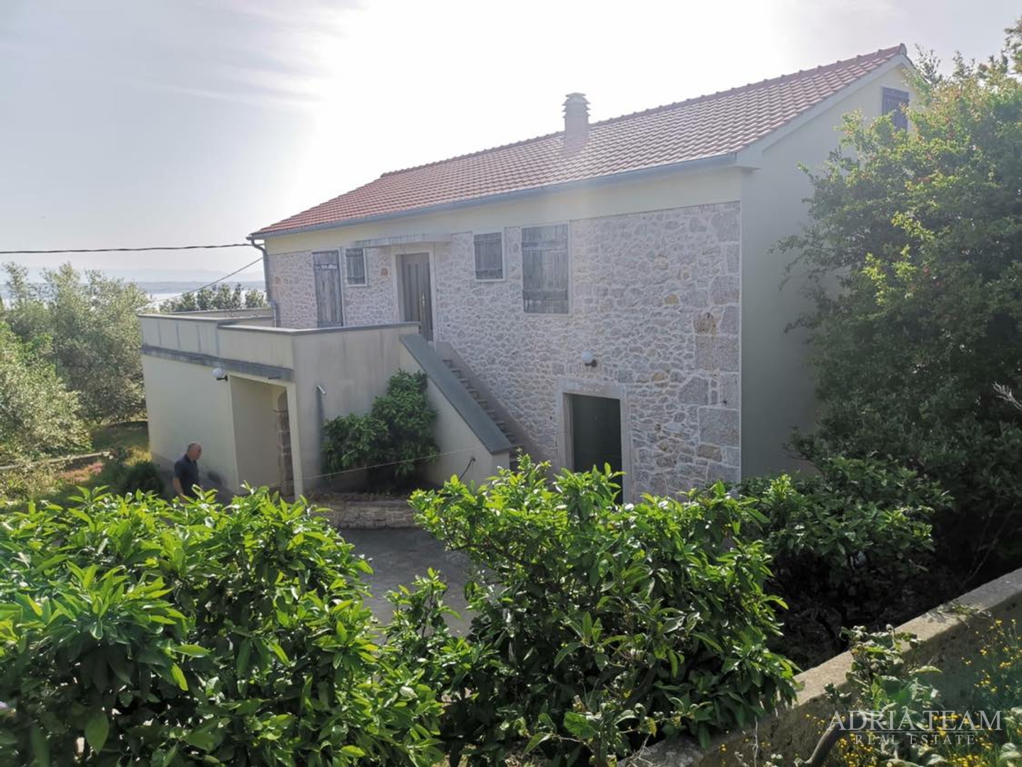 HOUSE WITH 3 APARTMENTS AND LARGE YARD - POLJANA, UGLJAN