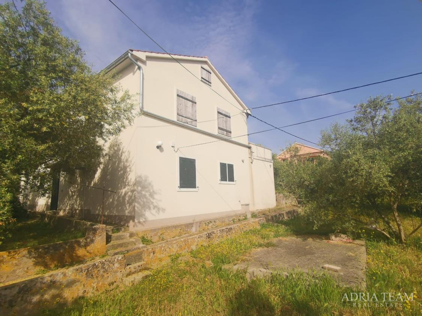 HOUSE WITH 3 APARTMENTS AND LARGE YARD - POLJANA, UGLJAN