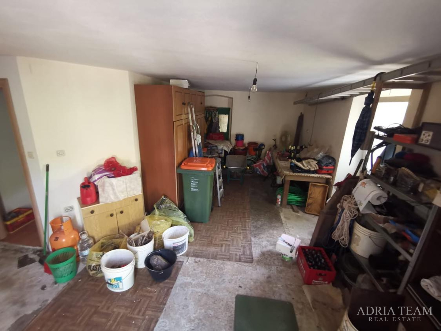 HOUSE WITH 3 APARTMENTS AND LARGE YARD - POLJANA, UGLJAN