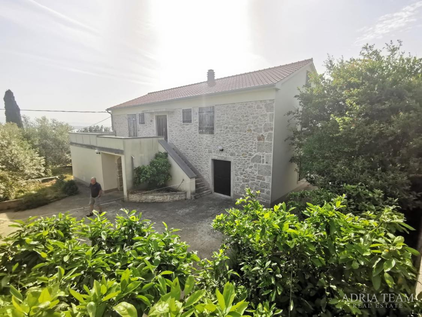 HOUSE WITH 3 APARTMENTS AND LARGE YARD - POLJANA, UGLJAN