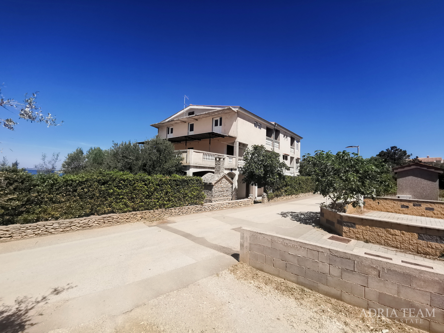 EXCELLENT INVESTMENT, 50 M FROM THE SEA! PAG, POVLJANA