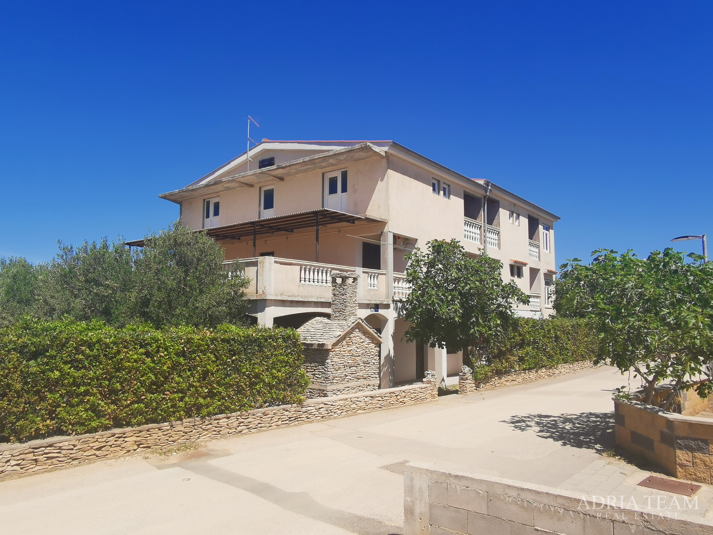 EXCELLENT INVESTMENT, 50 M FROM THE SEA! PAG, POVLJANA