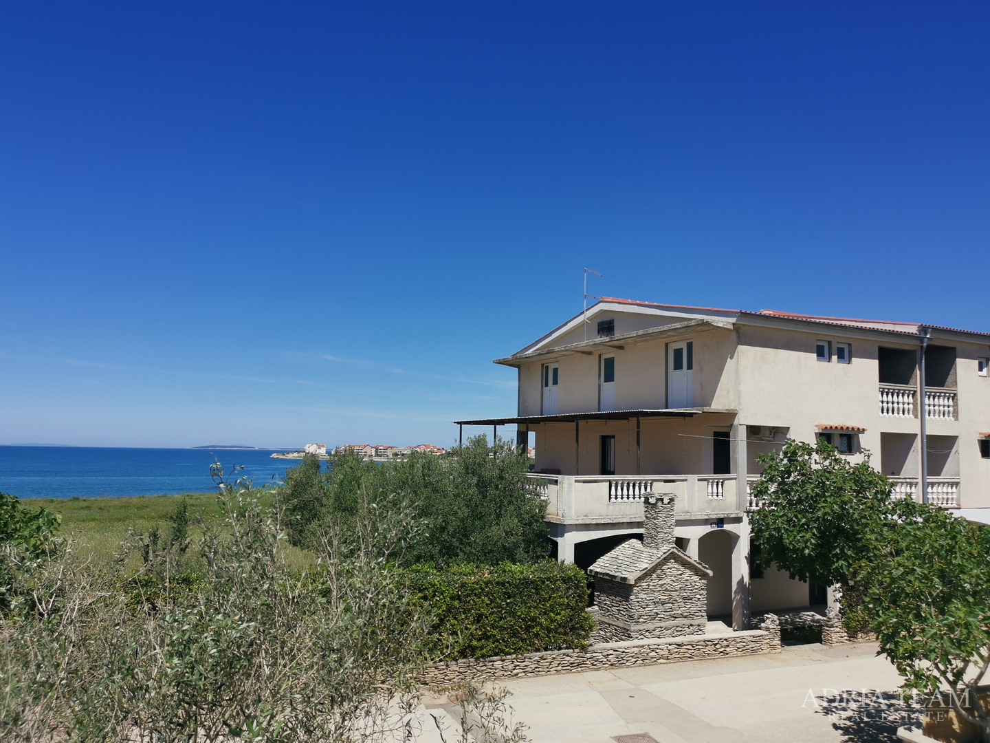 EXCELLENT INVESTMENT, 50 M FROM THE SEA! PAG, POVLJANA