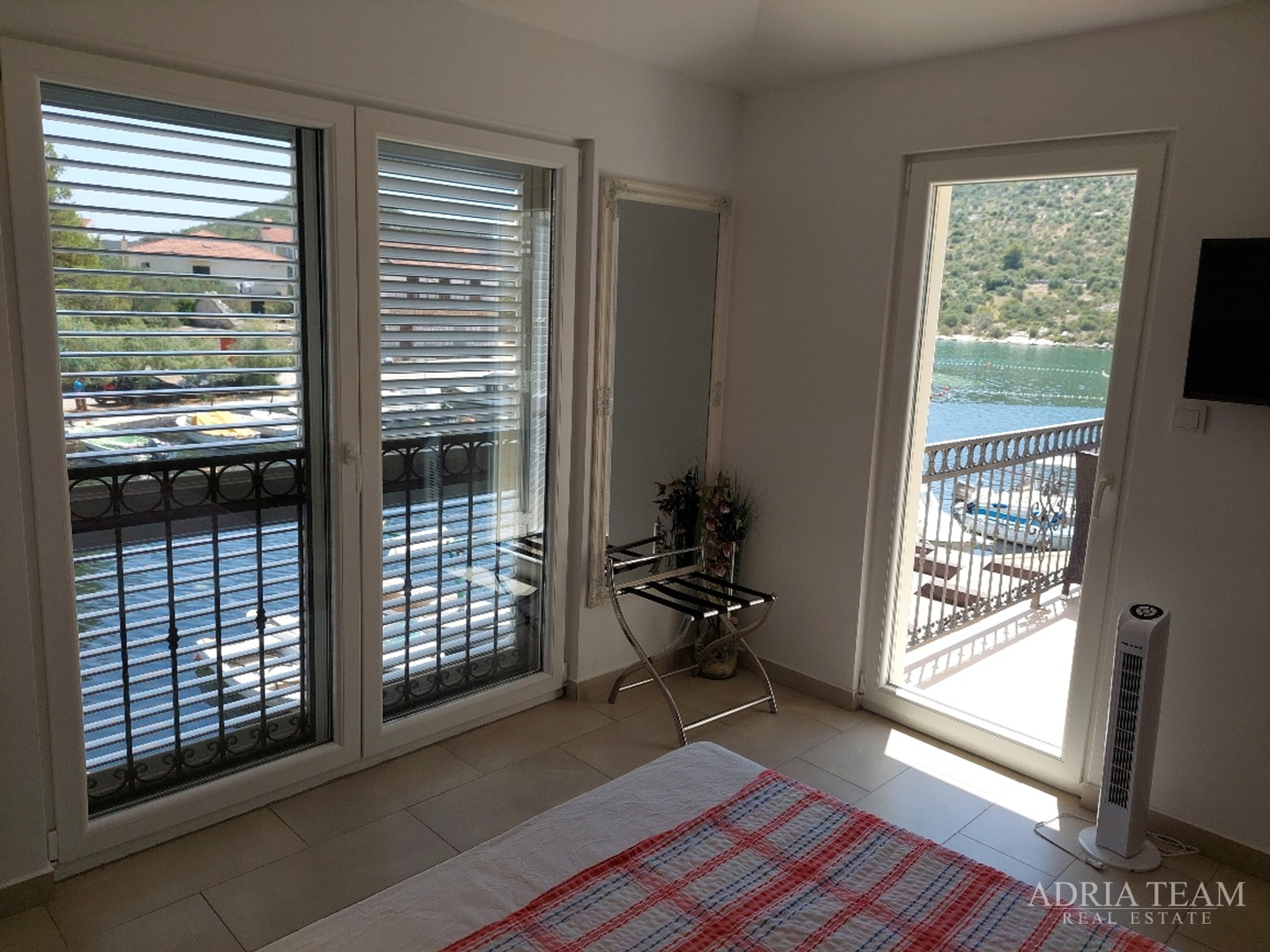 VILLA, 5 M FROM THE SEA, EXCELLENT LOCATION! - ROGOZNICA