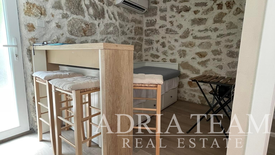 STONE HOUSE + STUDIO APARTMENT - PRIVLAKA