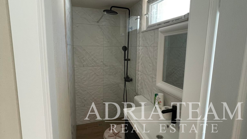 KAMENNÝ DŮM + STUDIO APARTMÁN - PRIVLAKA