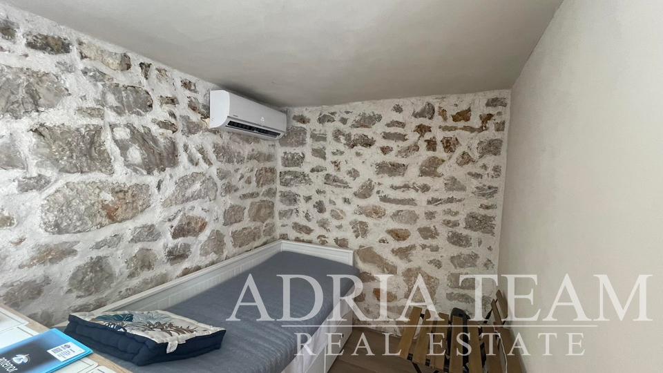 STONE HOUSE + STUDIO APARTMENT - PRIVLAKA