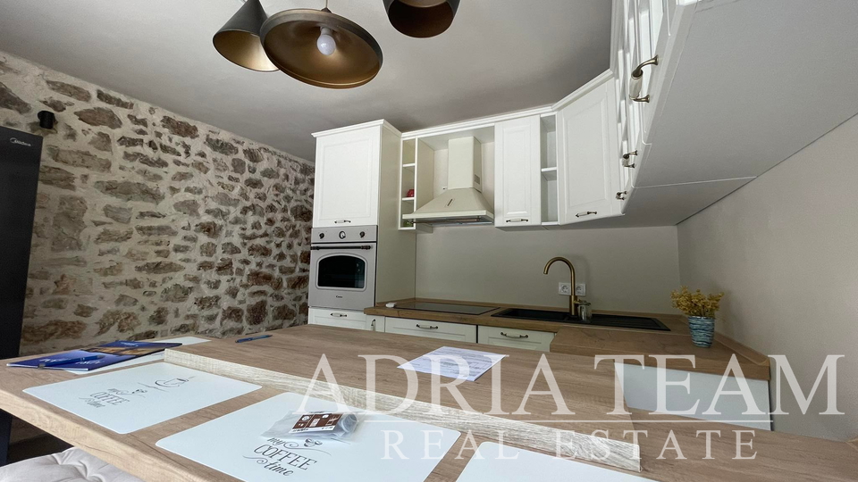 STONE HOUSE + STUDIO APARTMENT - PRIVLAKA