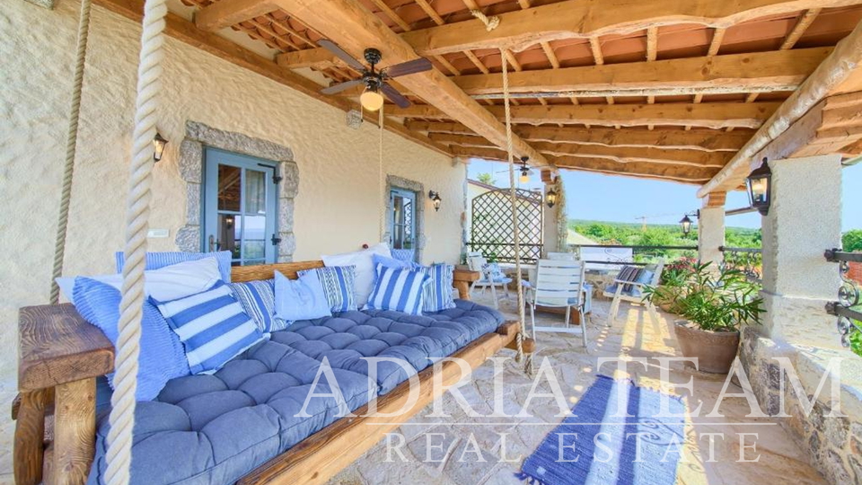 NEWLY RENOVATED VILLA IN ANTIQUE STYLE WITH SEA VIEW - SVETI VID, MALINSKA