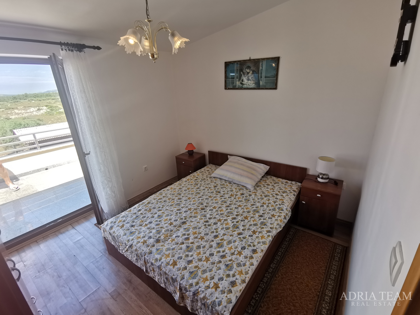 OBITELJSKA KUĆA S PROSTRANOM OKUĆNICOM - POVLJANA, PAG