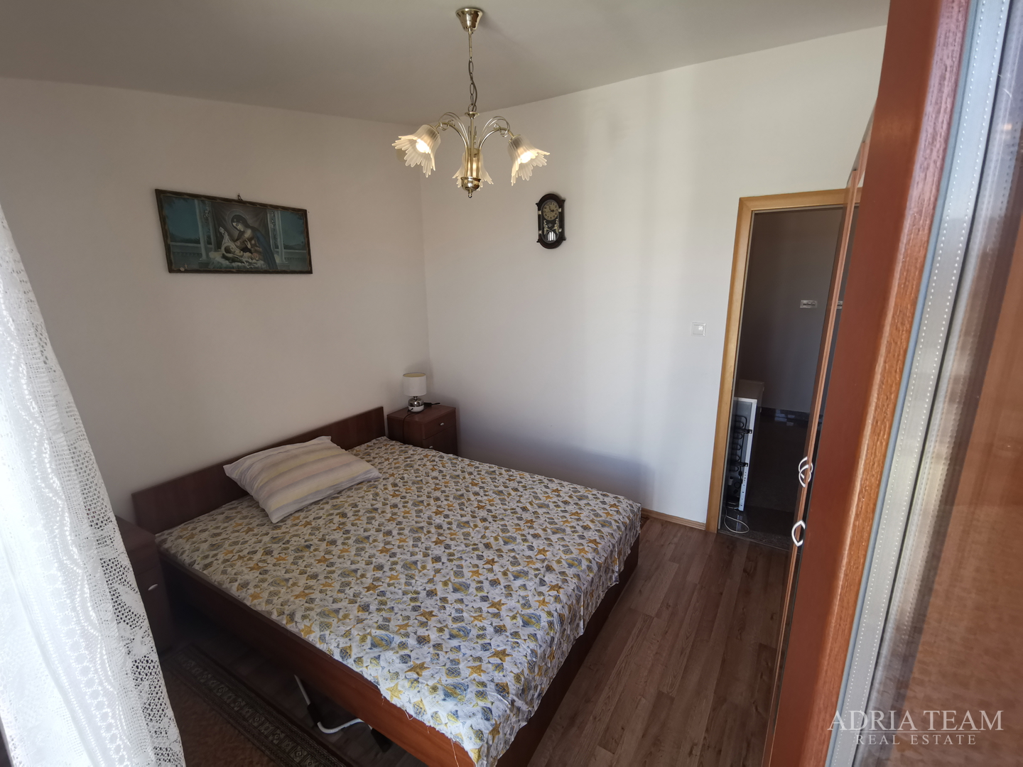 OBITELJSKA KUĆA S PROSTRANOM OKUĆNICOM - POVLJANA, PAG