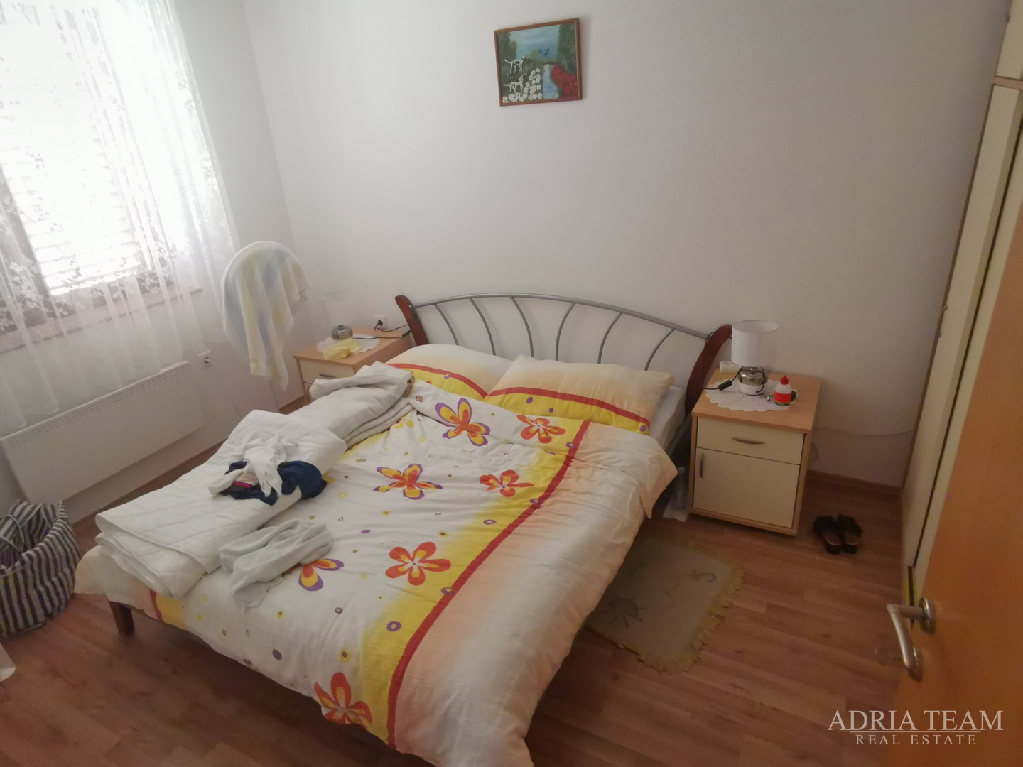 OBITELJSKA KUĆA S PROSTRANOM OKUĆNICOM - POVLJANA, PAG