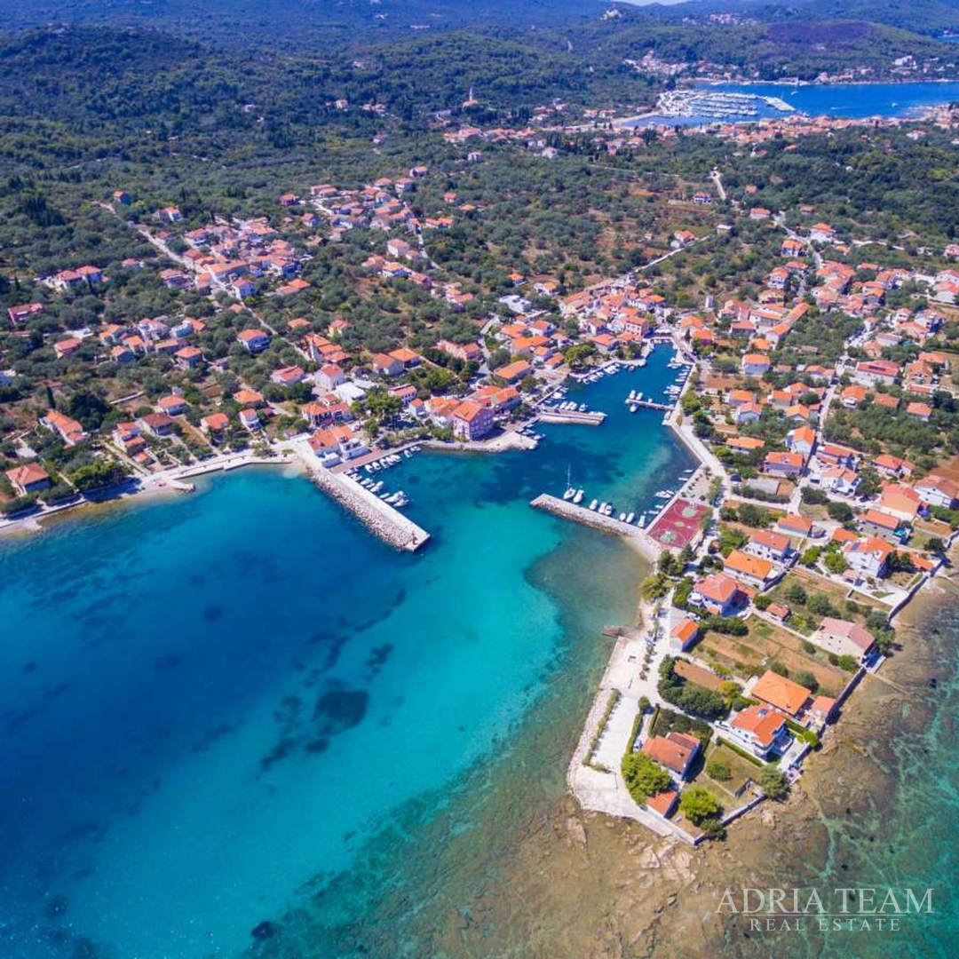 GRAĐEVINSKO ZEMLJIŠTE - POLJANA, UGLJAN