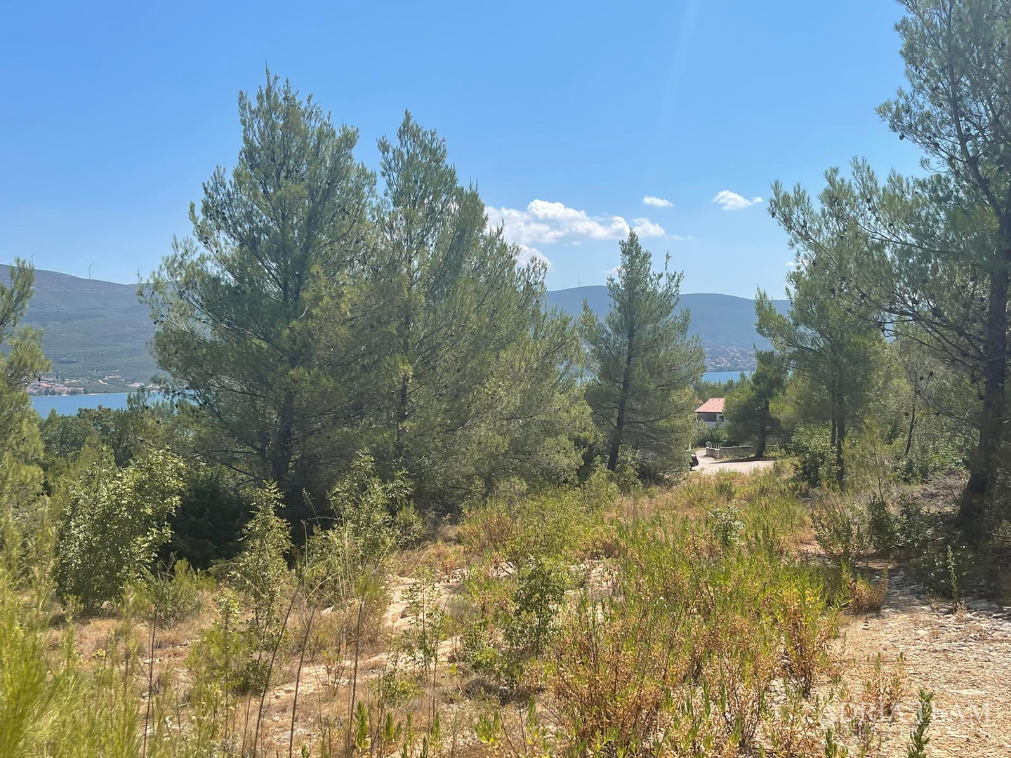 GRAĐEVINSKO ZEMLJIŠTE NA ODLIČNOJ LOKACIJI - PRIDRAGA