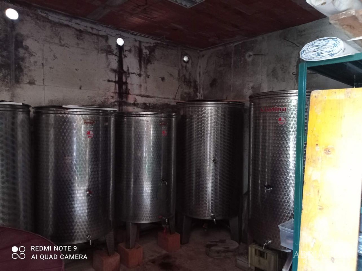 ZEMLJIŠTE S KONOBOM I GARAŽA - BILOTINJAK, PRIVLAKA