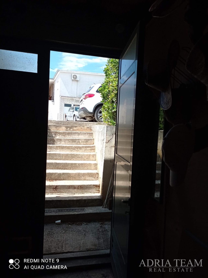 ZEMLJIŠTE S KONOBOM I GARAŽA - BILOTINJAK, PRIVLAKA
