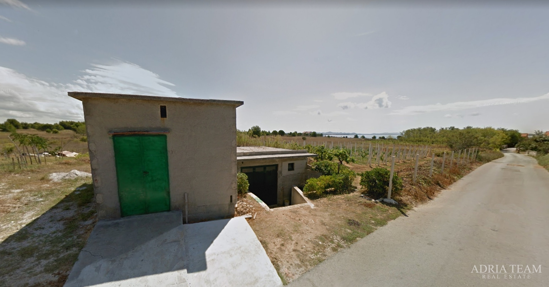 ZEMLJIŠTE S KONOBOM I GARAŽA - BILOTINJAK, PRIVLAKA