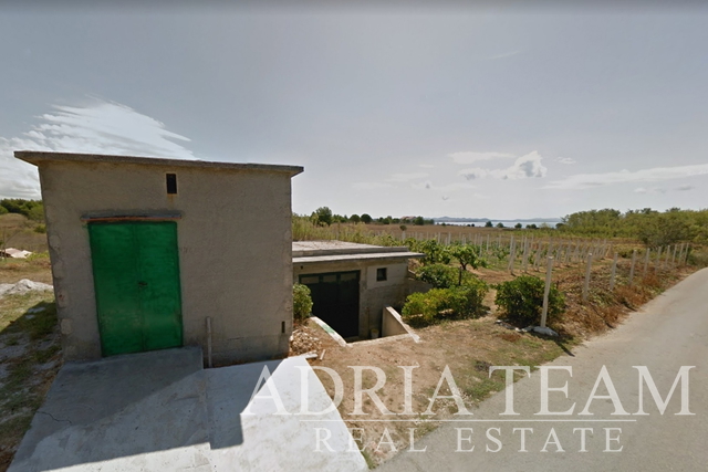 LAND WITH TAVERN AND GARAGE - BILOTINJAK, PRIVLAKA