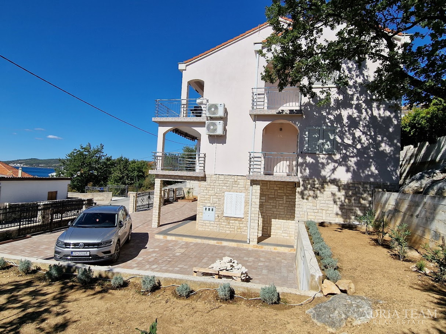 HOUSE WITH 2 APARTMENTS, IMMEDIATE PROXIMITY TO THE SEA - MASLENICA