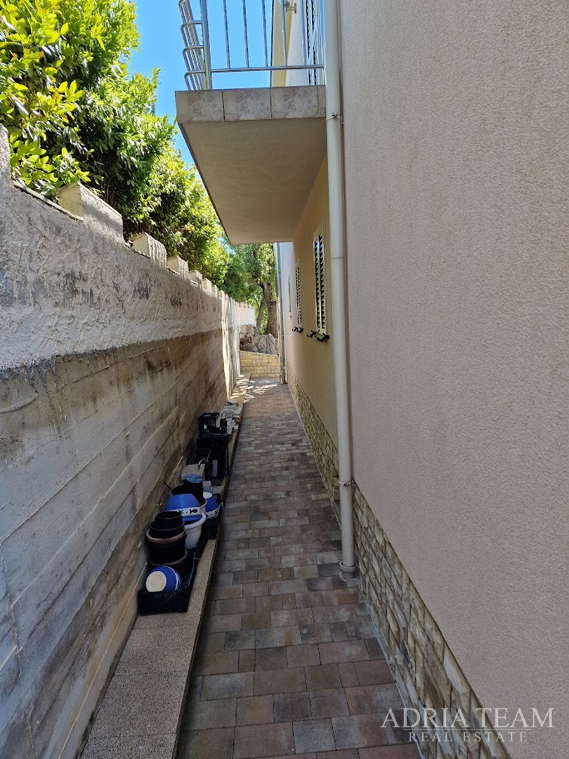 HOUSE WITH 2 APARTMENTS, IMMEDIATE PROXIMITY TO THE SEA - MASLENICA