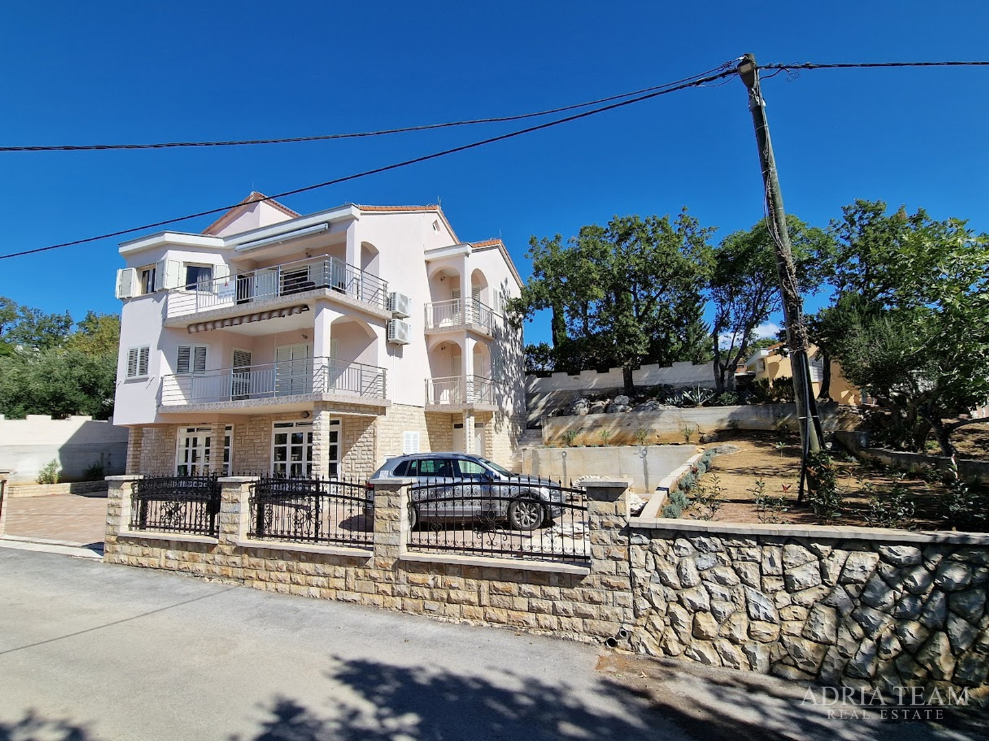 HOUSE WITH 2 APARTMENTS, IMMEDIATE PROXIMITY TO THE SEA - MASLENICA