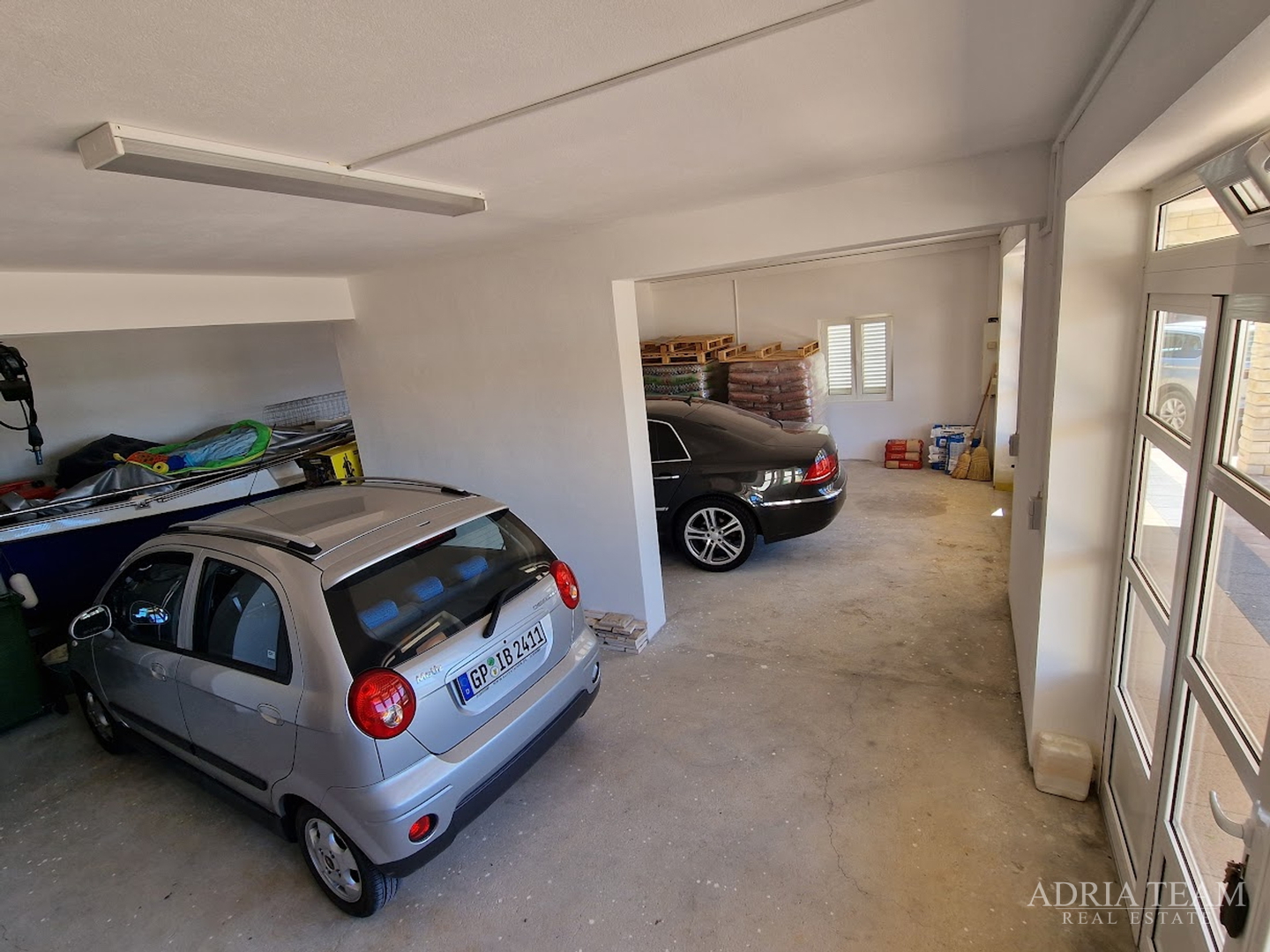 HOUSE WITH 2 APARTMENTS, IMMEDIATE PROXIMITY TO THE SEA - MASLENICA