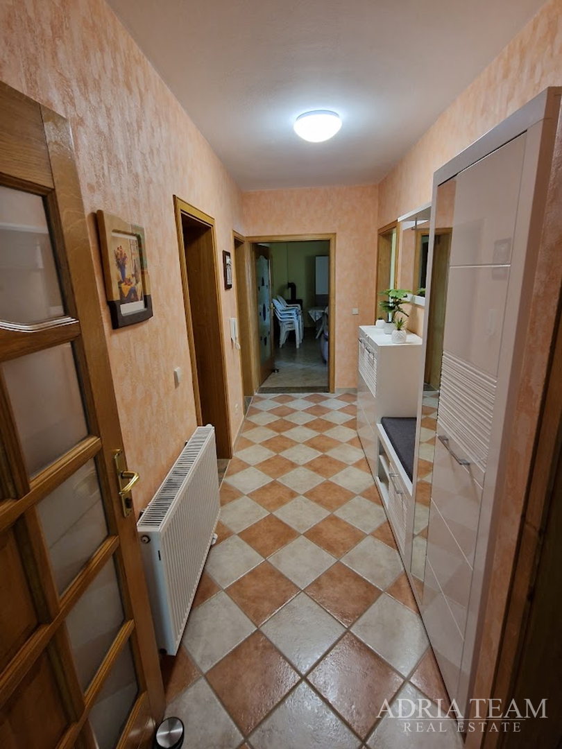 HOUSE WITH 2 APARTMENTS, IMMEDIATE PROXIMITY TO THE SEA - MASLENICA