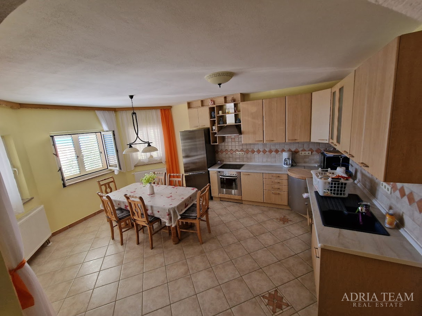 HOUSE WITH 2 APARTMENTS, IMMEDIATE PROXIMITY TO THE SEA - MASLENICA