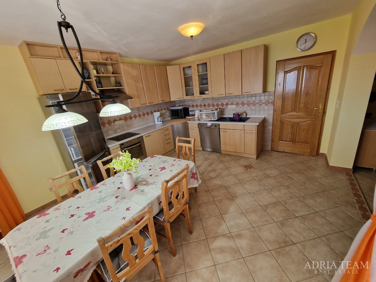 HOUSE WITH 2 APARTMENTS, IMMEDIATE PROXIMITY TO THE SEA - MASLENICA