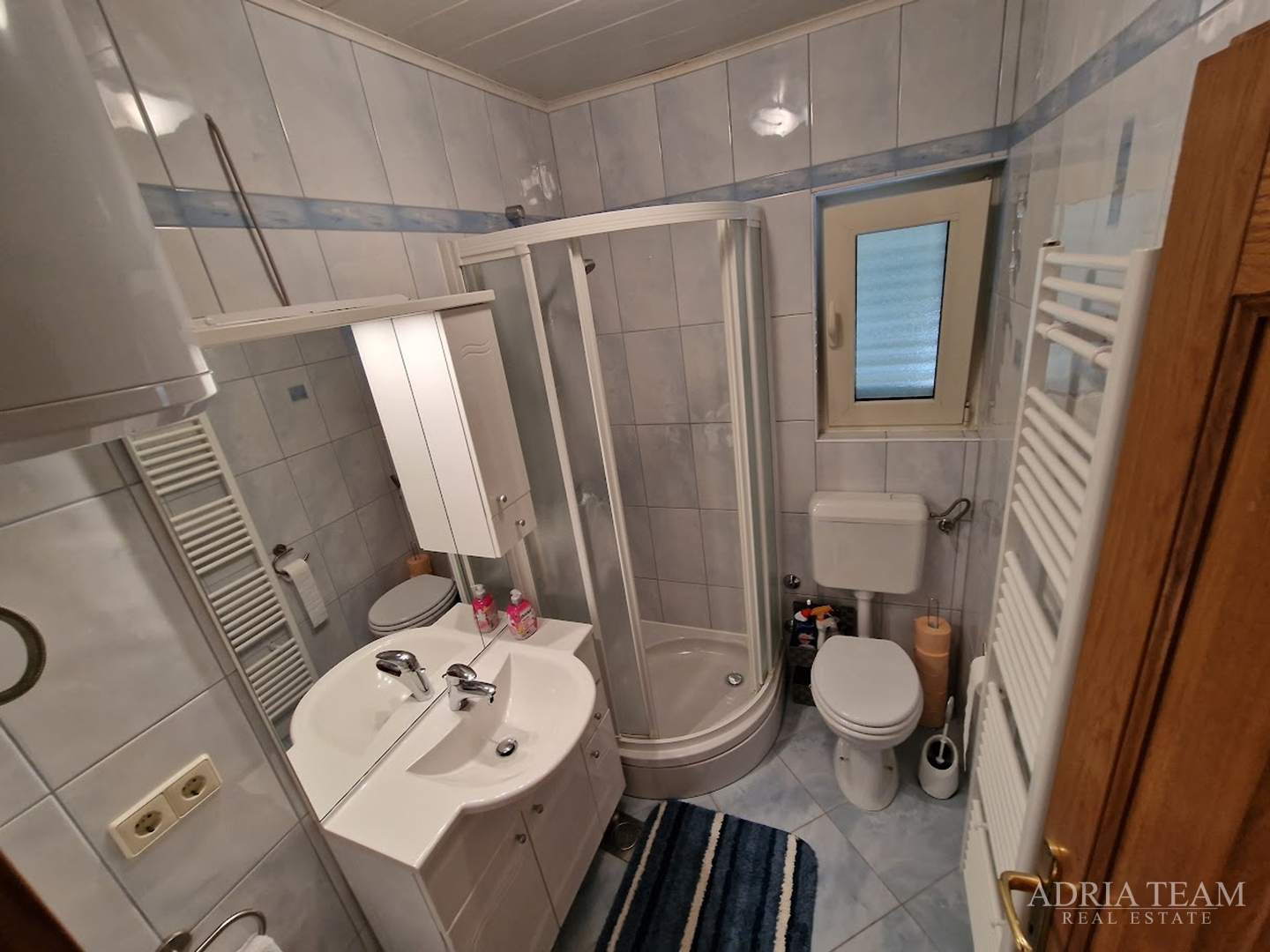 HOUSE WITH 2 APARTMENTS, IMMEDIATE PROXIMITY TO THE SEA - MASLENICA