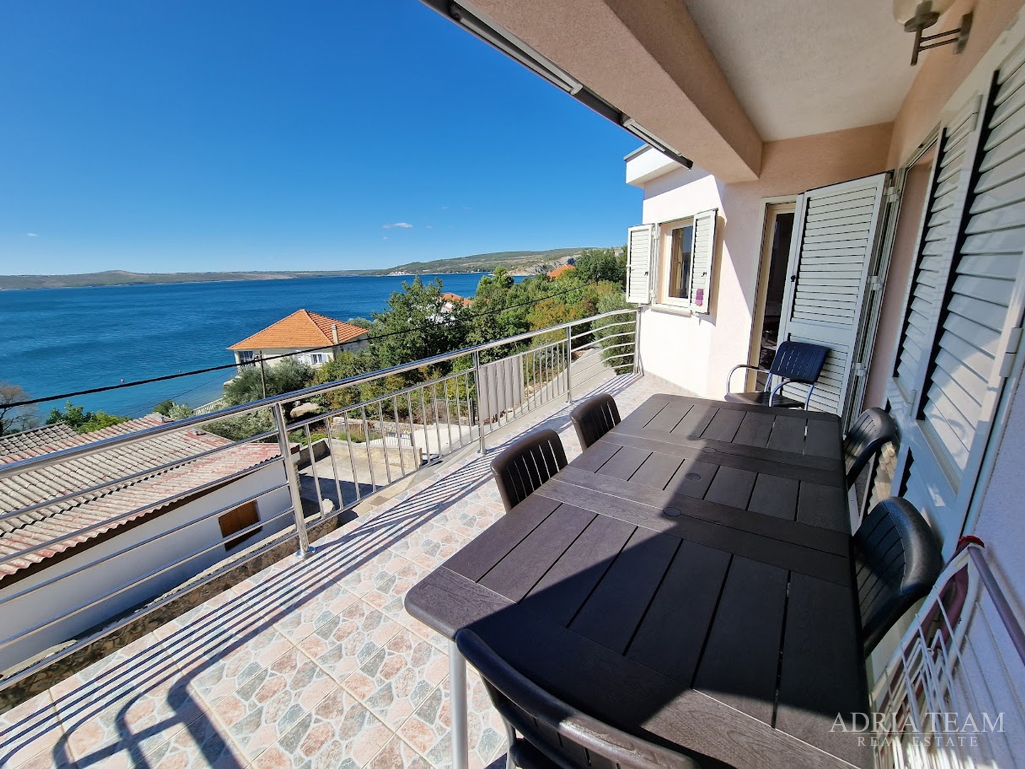 HOUSE WITH 2 APARTMENTS, IMMEDIATE PROXIMITY TO THE SEA - MASLENICA