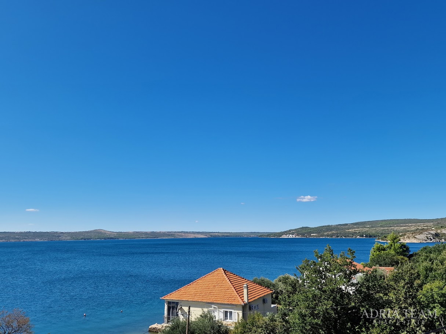 HOUSE WITH 2 APARTMENTS, IMMEDIATE PROXIMITY TO THE SEA - MASLENICA