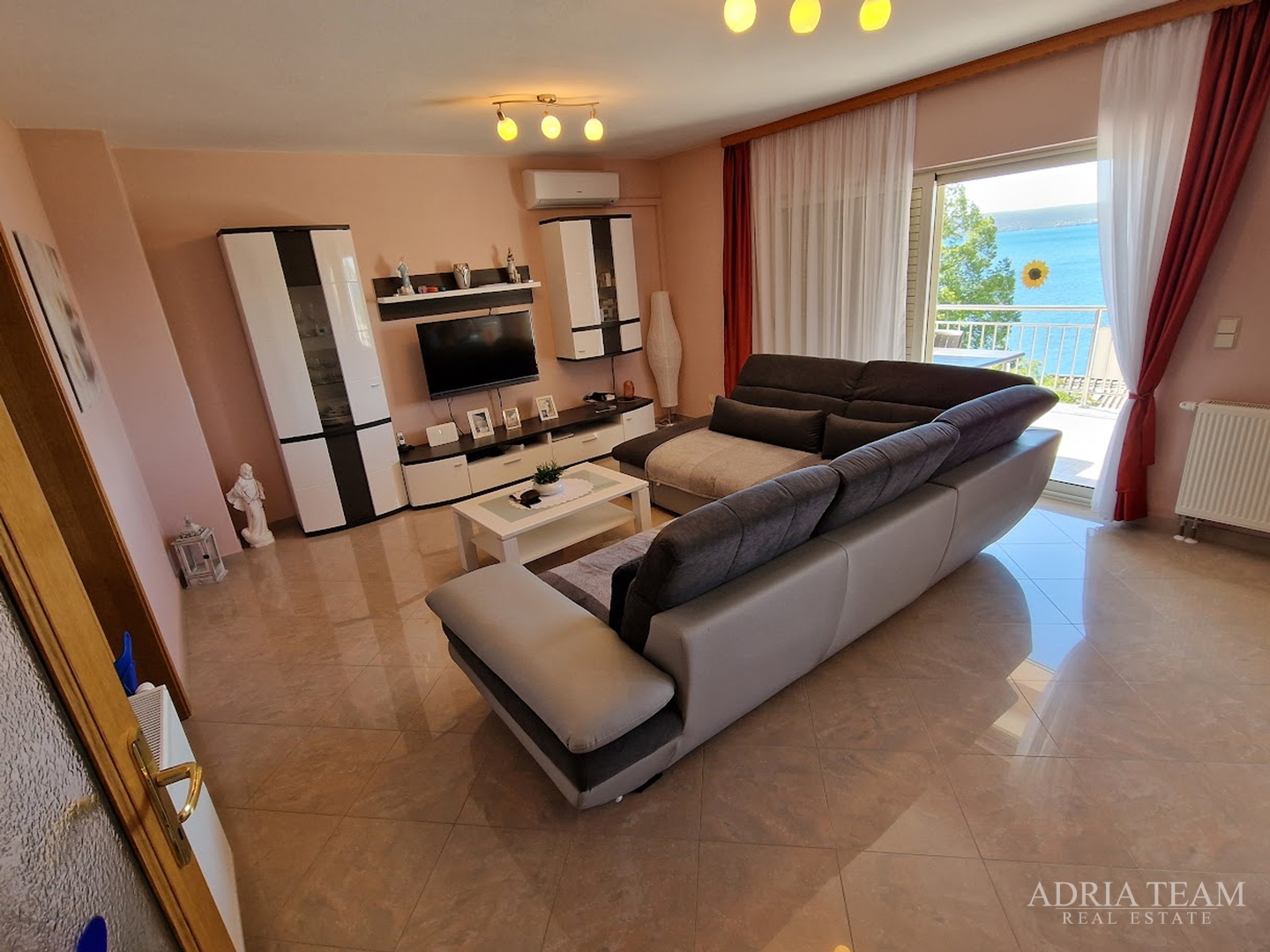 HOUSE WITH 2 APARTMENTS, IMMEDIATE PROXIMITY TO THE SEA - MASLENICA