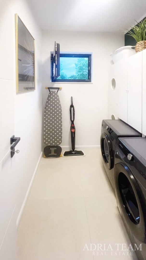 VILA, NOVOGRADNJA, IZVRSNA LOKACIJA - KOŽINO