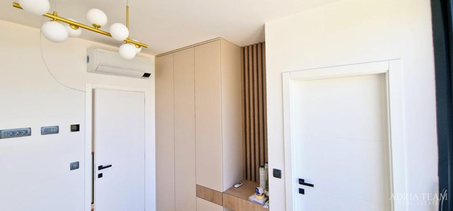 VILA, NOVOGRADNJA, IZVRSNA LOKACIJA - KOŽINO