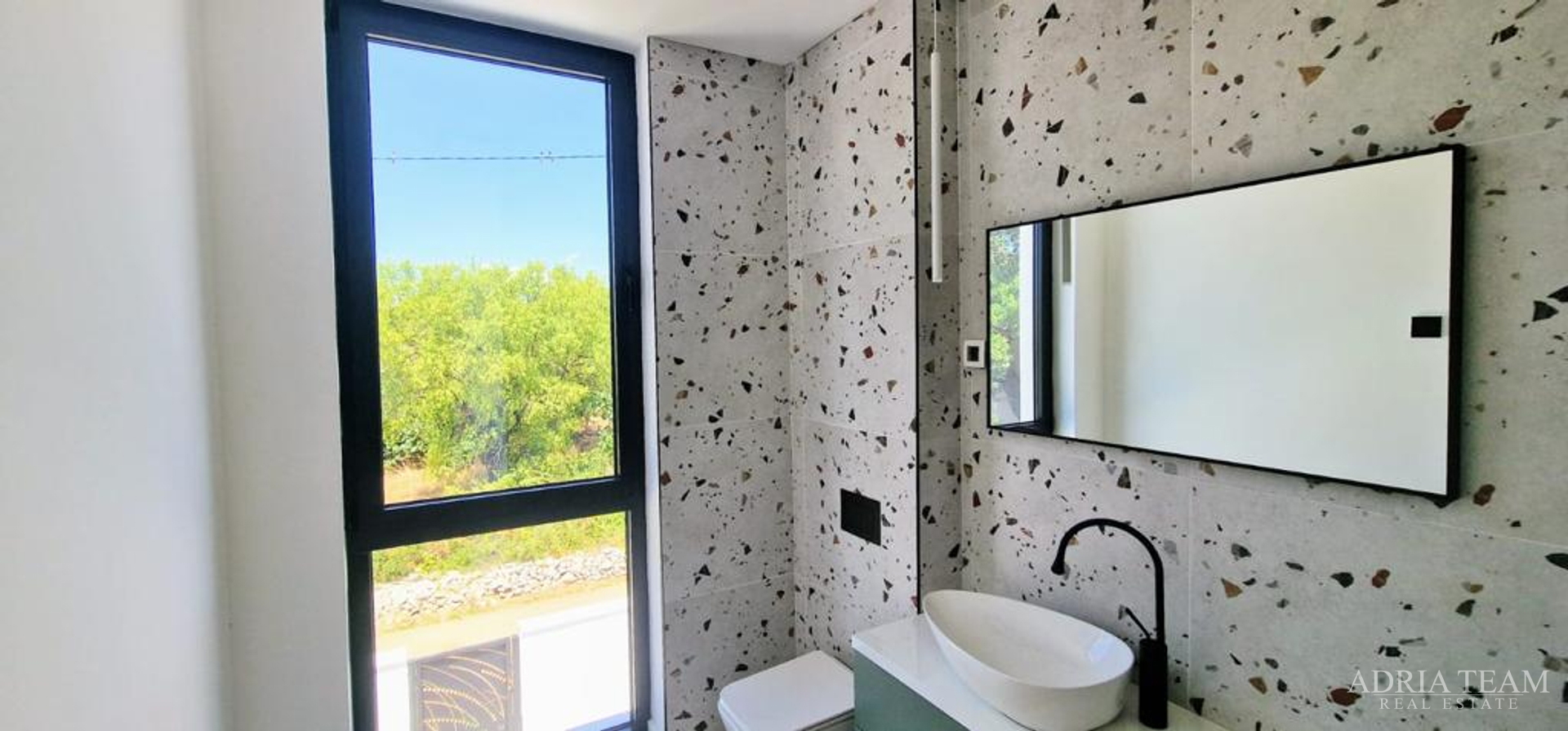 VILA, NOVOGRADNJA, IZVRSNA LOKACIJA - KOŽINO